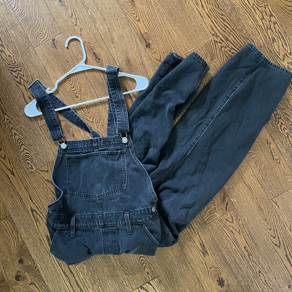Levi's Oversized Overalls
